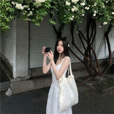 轻轻拂过 海报